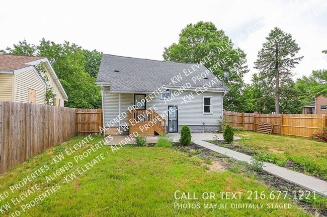 Photo - 1240 Lily St