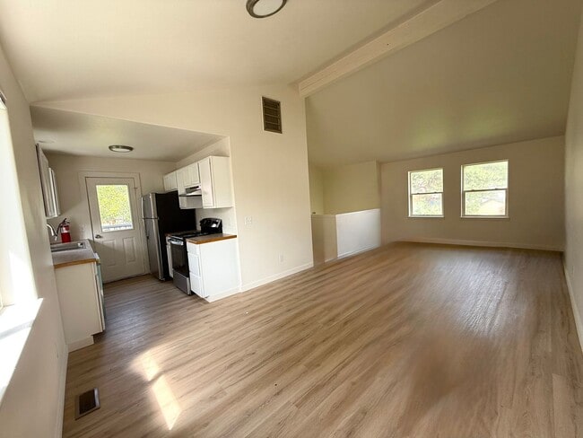 Building Photo - 915/917 Spruce Unit 915