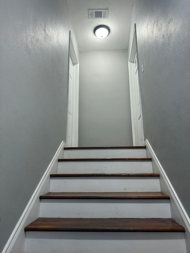 Photo - 18 N Zetterower Ave