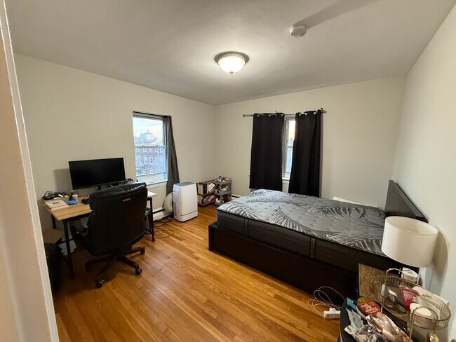*Pictures are representative samples of the advertised unit. In some cases, the actual units you tou - 41 Selkirk Rd Unit 12Ac