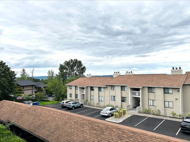 Building Photo - 2 Bedroom 1.5 Bath Condo Renton - 1 Carpor...