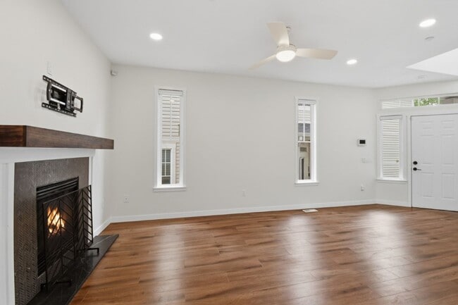 Photo - 3Bd/2.5Ba Edmonds Townhome