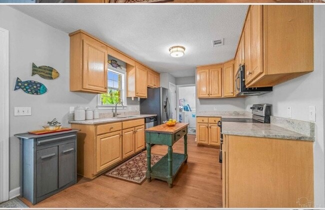 Photo - 539 Childers St