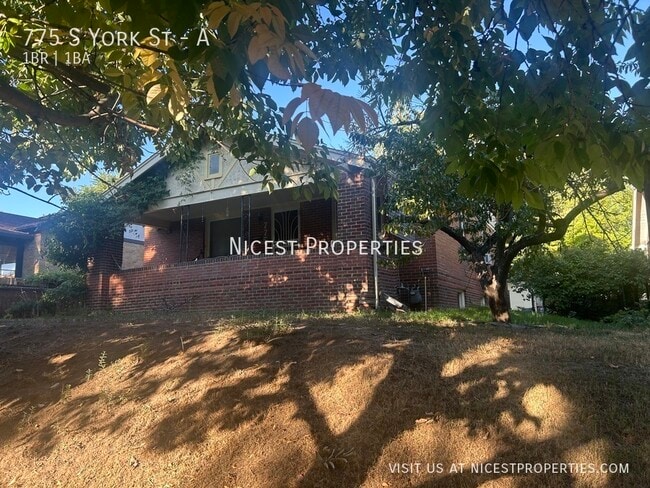 Photo - 775 S York St Unidad A
