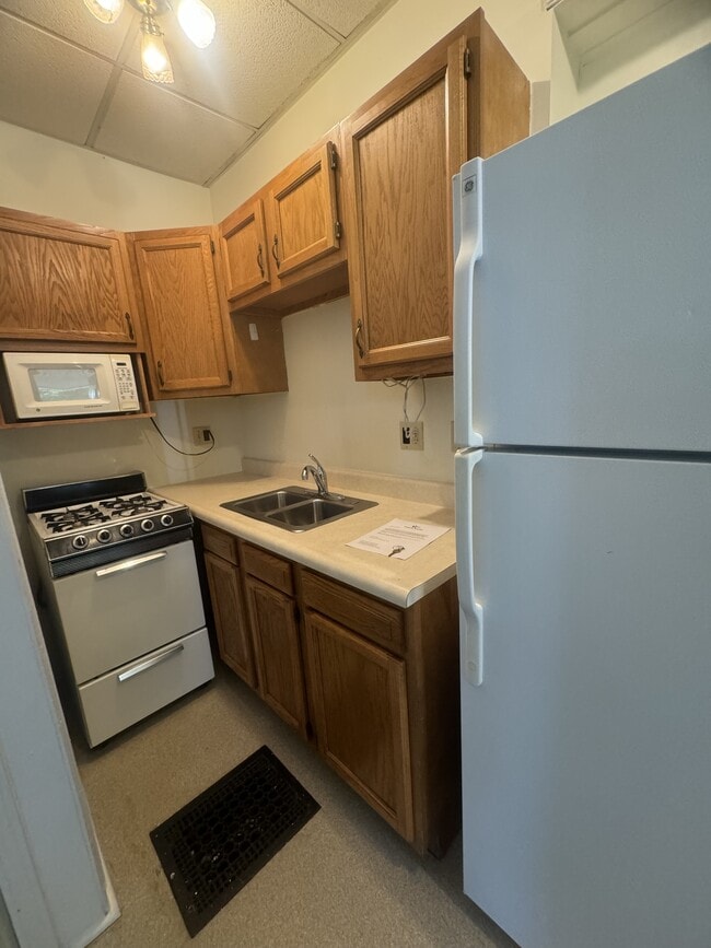 Photo - 521 E 7th St