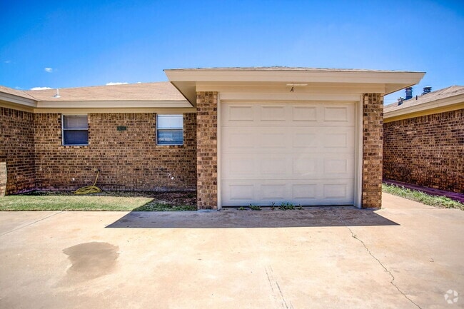 Building Photo - Cute & Cozy Two Bedroom Centrally Located ... Unit A Rental