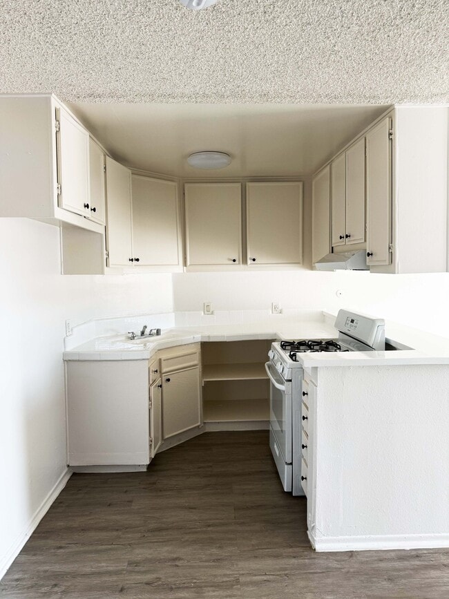 Photo - 509 N Berendo St Unit 110