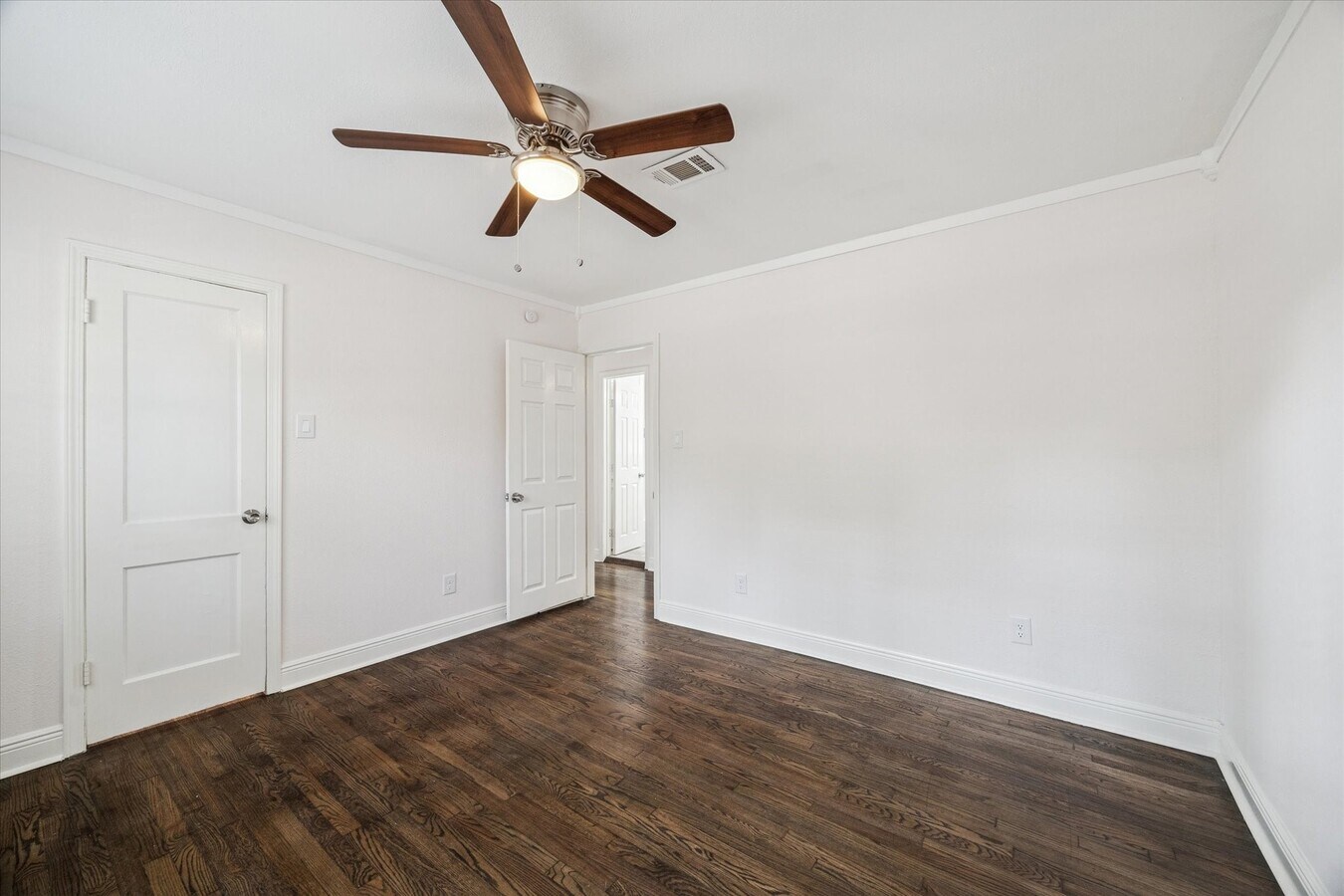 Photo - 129 E 6th St