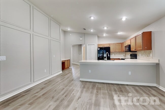 921 Kingfisher Dr