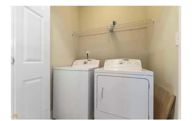 Photo - 211 Gray Fox Xing