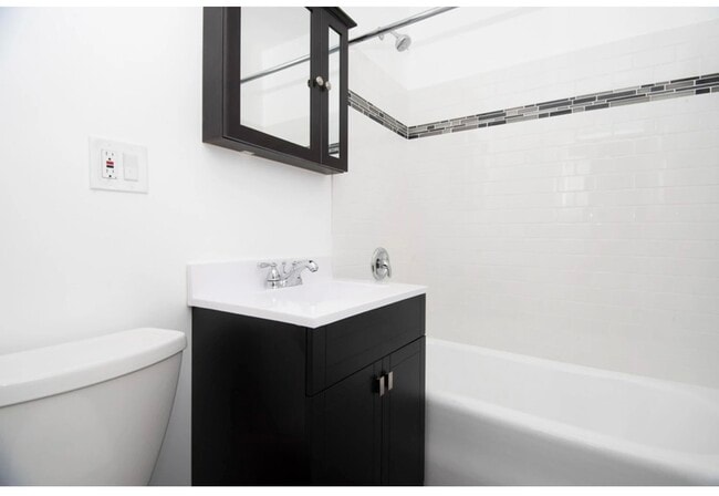 Photo - 3345 N Marshfield Ave