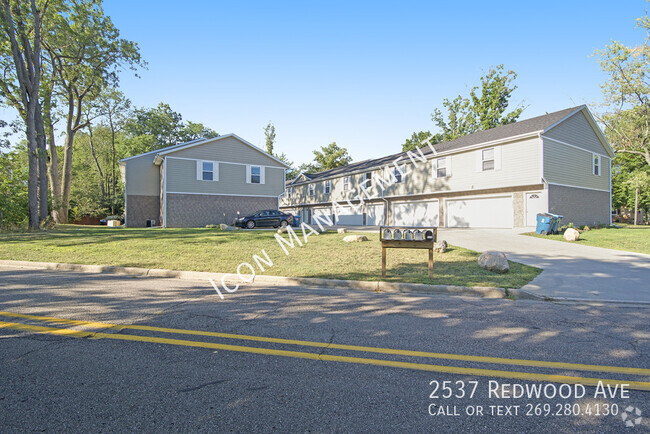 Building Photo - 2537 Redwood Ave Rental