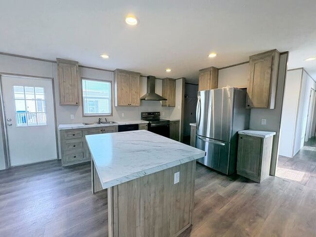 Photo - 10610 State Rte 762