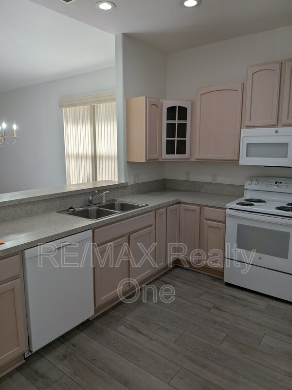 Photo - 589 W Doerr Path