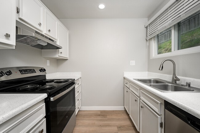 Building Photo - Live Steps from the Beach Rental