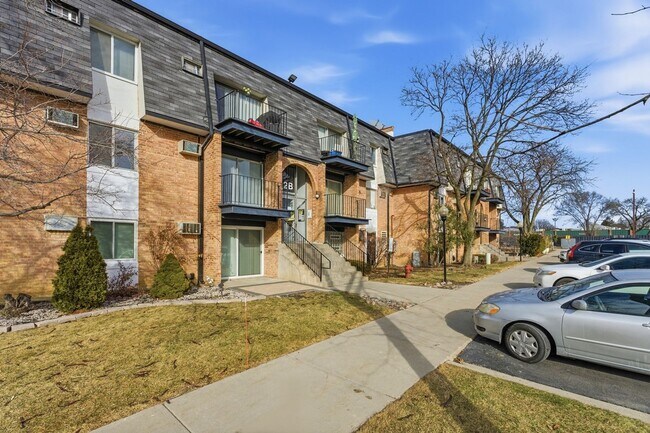 Photo - Palatine 1-Bedroom with Balcony, Pool & Included Utilities