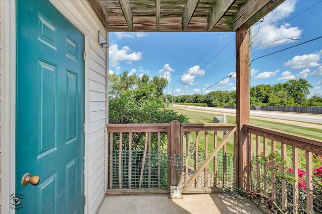 Photo - 608 Huntington Ct