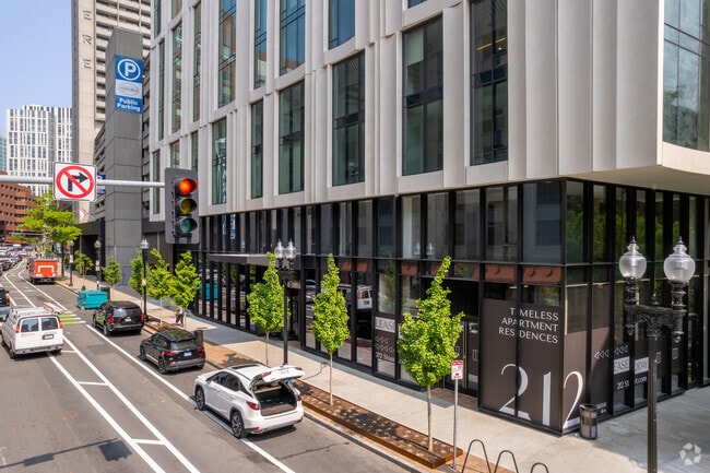 Entrance - 212 Stuart