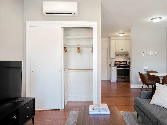 Photo - 333 C St SE Unit 2