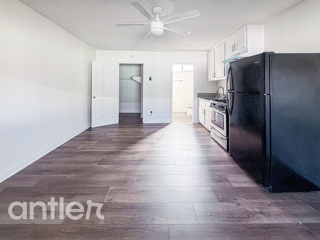 Building Photo - 9014 Orion Ave Unit 23