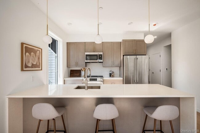Building Photo - 7 S Highland Ave Unit 205