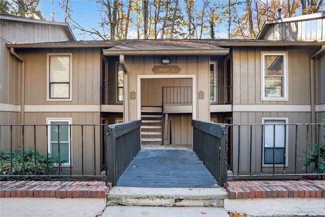 Building Photo - 8740 Roswell Rd Unit 9C