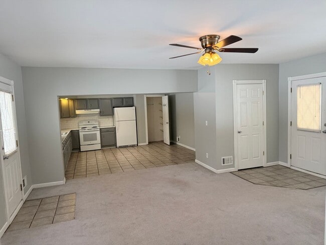 Photo - Austin - 10016/10020 Unit A