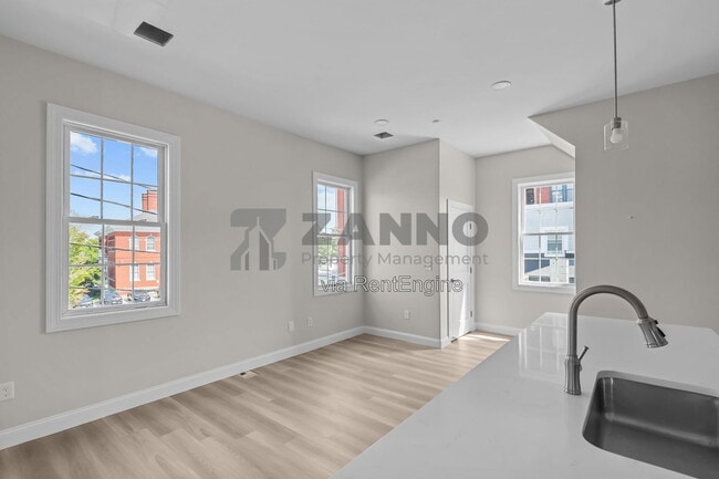 500 Main St Unit 2r