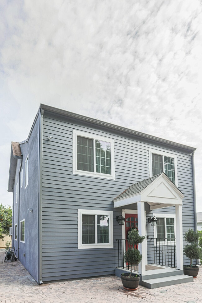 Photo - 4155 Edenhurst Ave