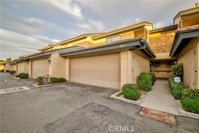 Photo - 8466 Kington Way