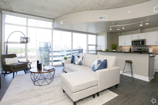 1 BR, 1 BA - 793 SF