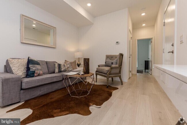 Building Photo - 1239 N 27th St Unit B Rental