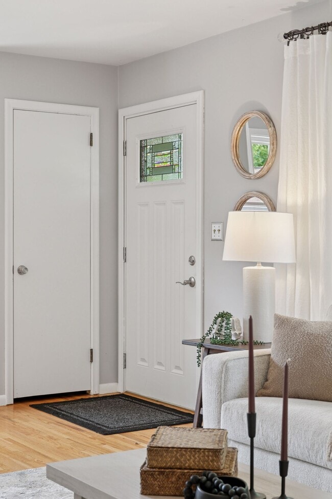 Photo - 2560 Pennsylvania Ave S