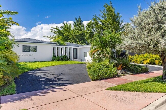 Photo - 8220 Hawthorne Ave