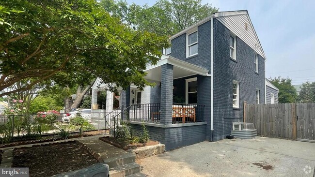 Building Photo - 5951 Williamsburg Rd Rental
