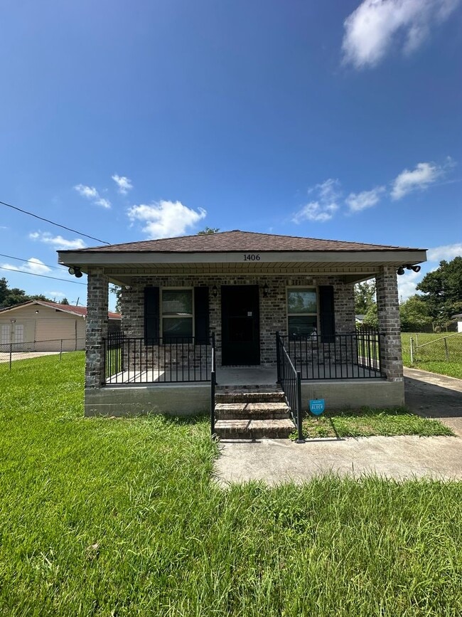 Building Photo - 1406 Memory Ln