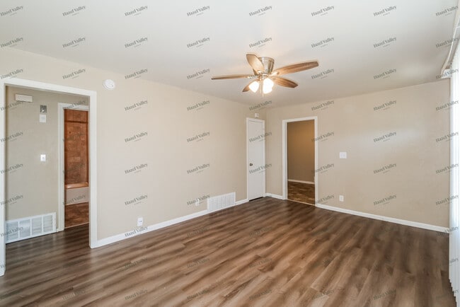 Photo - 10006 Oakley Ave