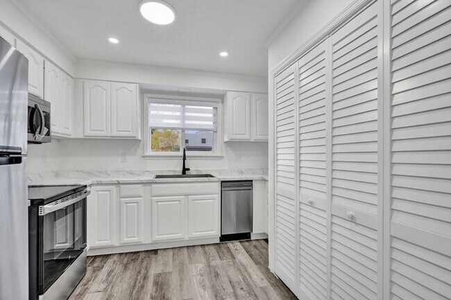 Photo - 229 SW 1st Ave