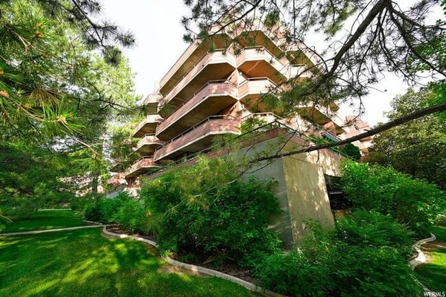 Building Photo - Incredible Location with 2 secure parking spaced