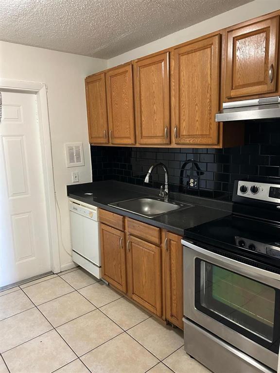 Building Photo - 850 E Commercial Blvd Unit 210A