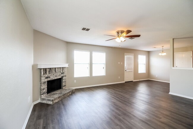 Photo - 717 Lovern St