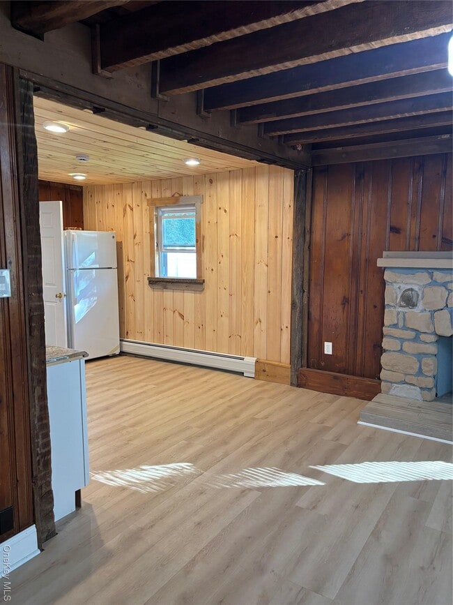 Building Photo - 5886 NY-82 Unit 1