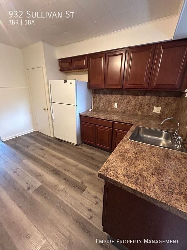 Photo - 932 Sullivan St