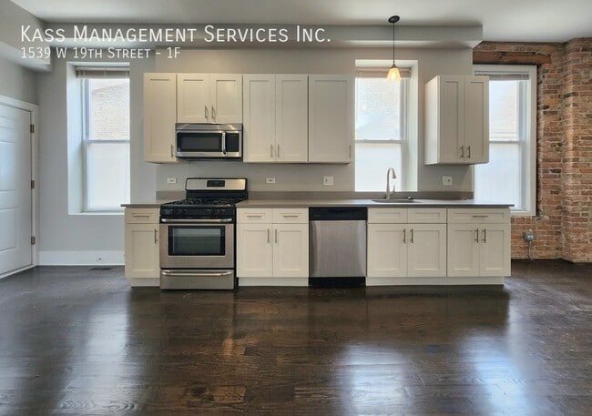Photo - 1539 W 19th St Unit 1F