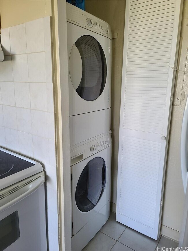 Photo - 320 Lili?uokalani Avenue