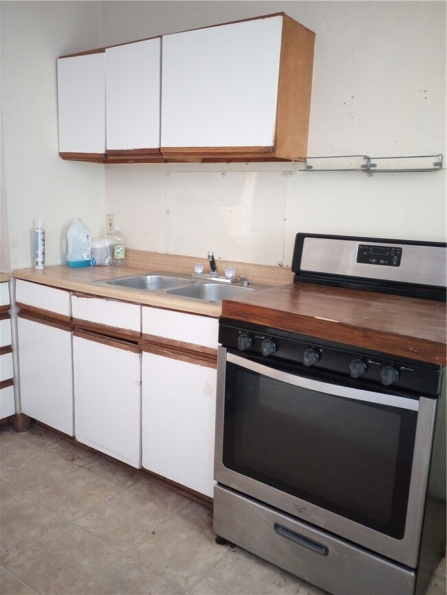 81 Maple St