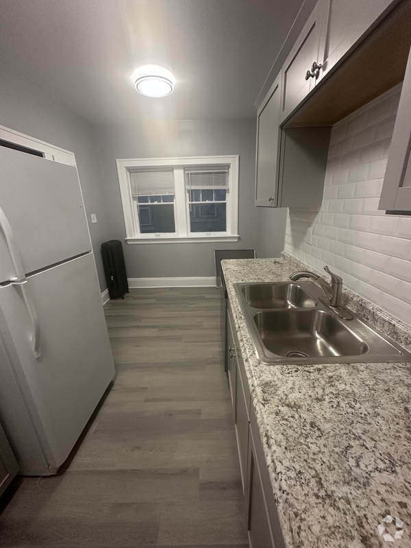 Building Photo - 1442 W 101st St Rental