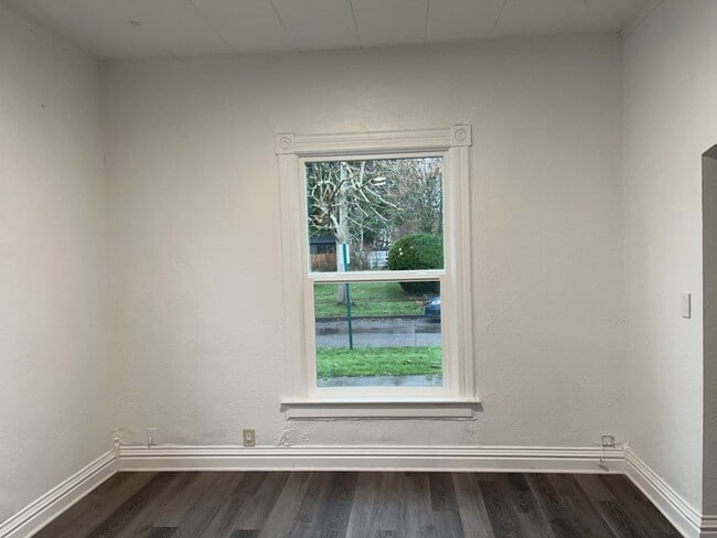 Photo - 3 Bedroom Home for Rent, New kitchen, windows, flooring, and lights!
