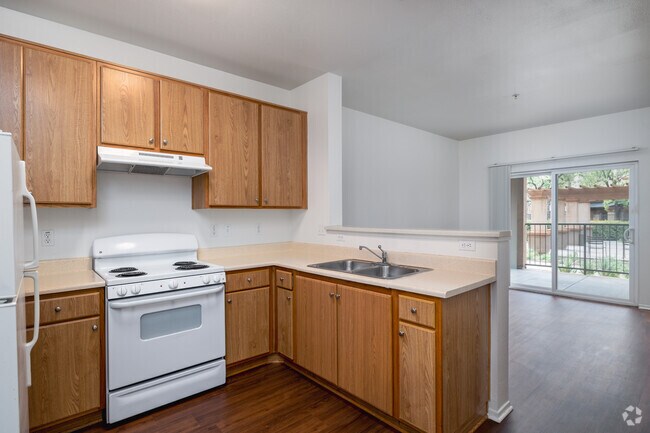 1BR, 1BA - 520SF - Kitchen