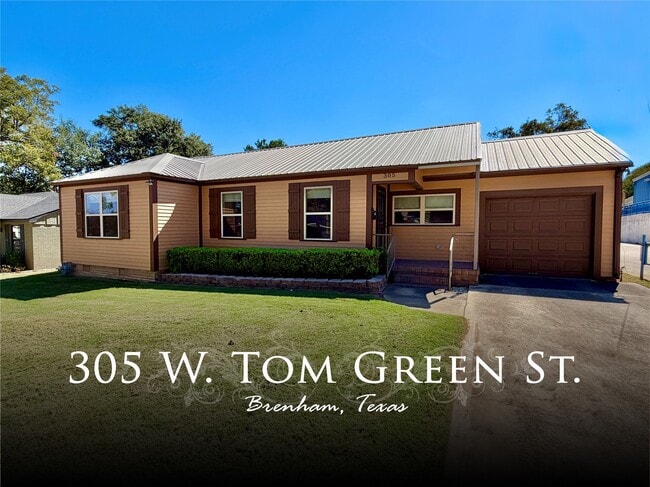 Photo - 305 W Tom Green St